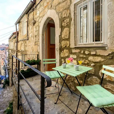 San Lorenzo Deluxe With Balcony Guest house