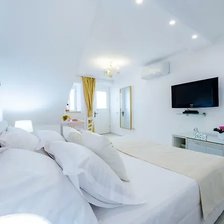 San Lorenzo Deluxe With Balcony 게스트하우스