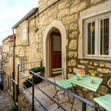 San Lorenzo Deluxe With Balcony Guest house