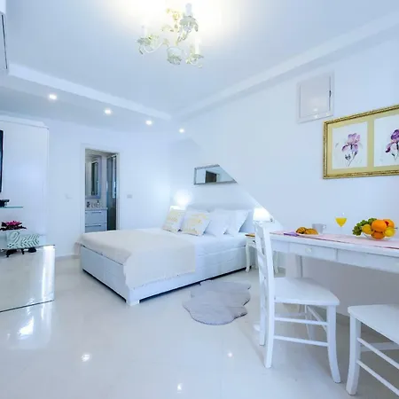 San Lorenzo Deluxe With Balcony Guest house